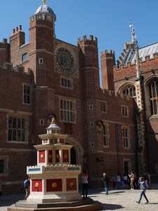 Hampton Court and the amazing wine fountain 